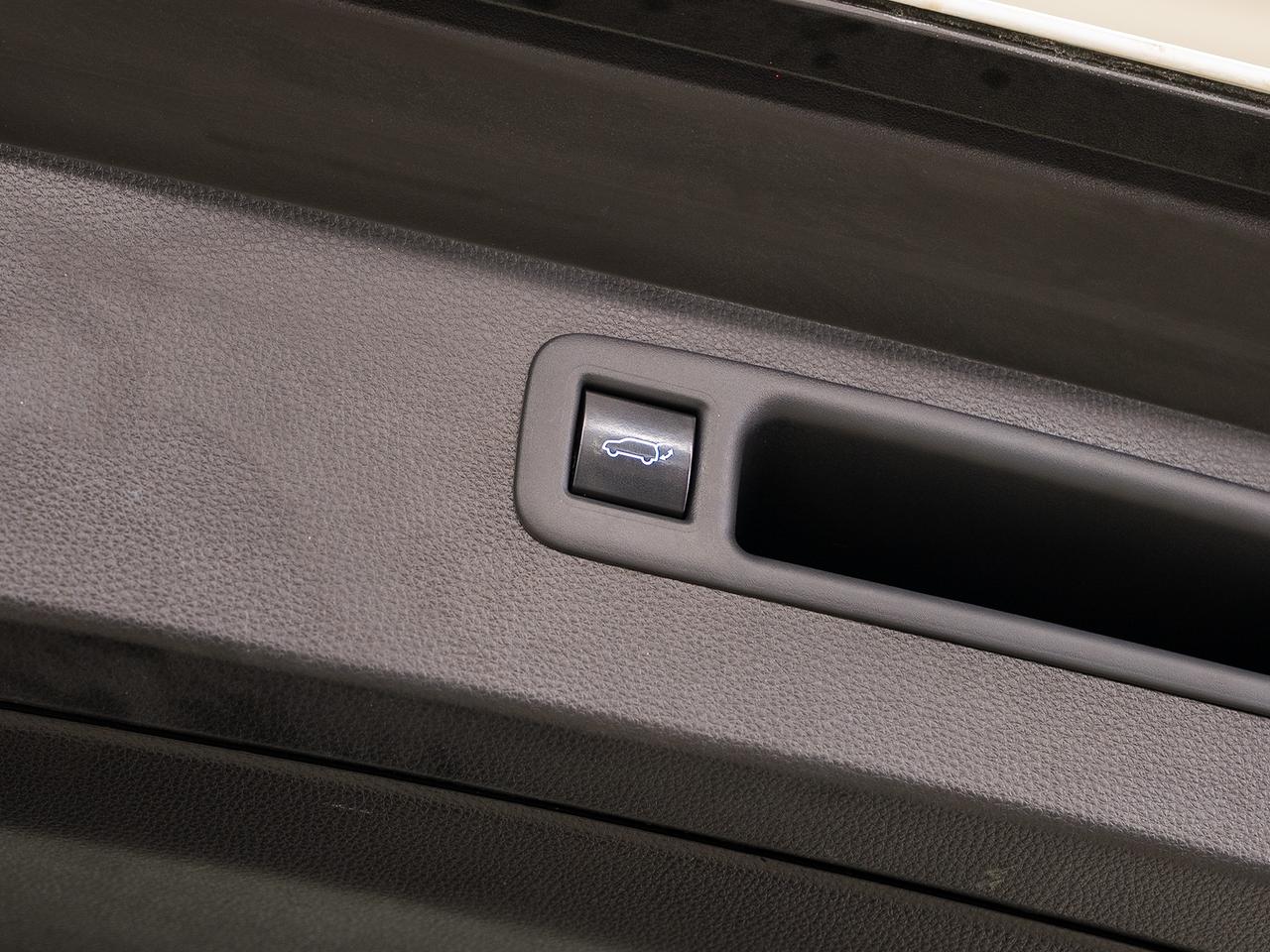 2020 Toyota Highlander XLE AWD | Moonroof | BSM | ACC | Heated | CarPlay