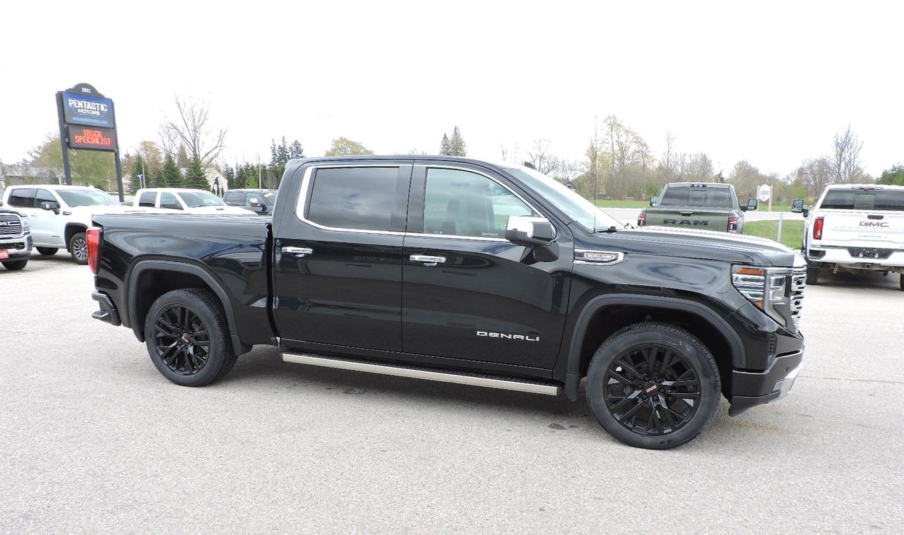 2022 GMC Sierra 1500 Denali 6.2L 4X4 Sunroof Loaded 126000 KMS Photo2