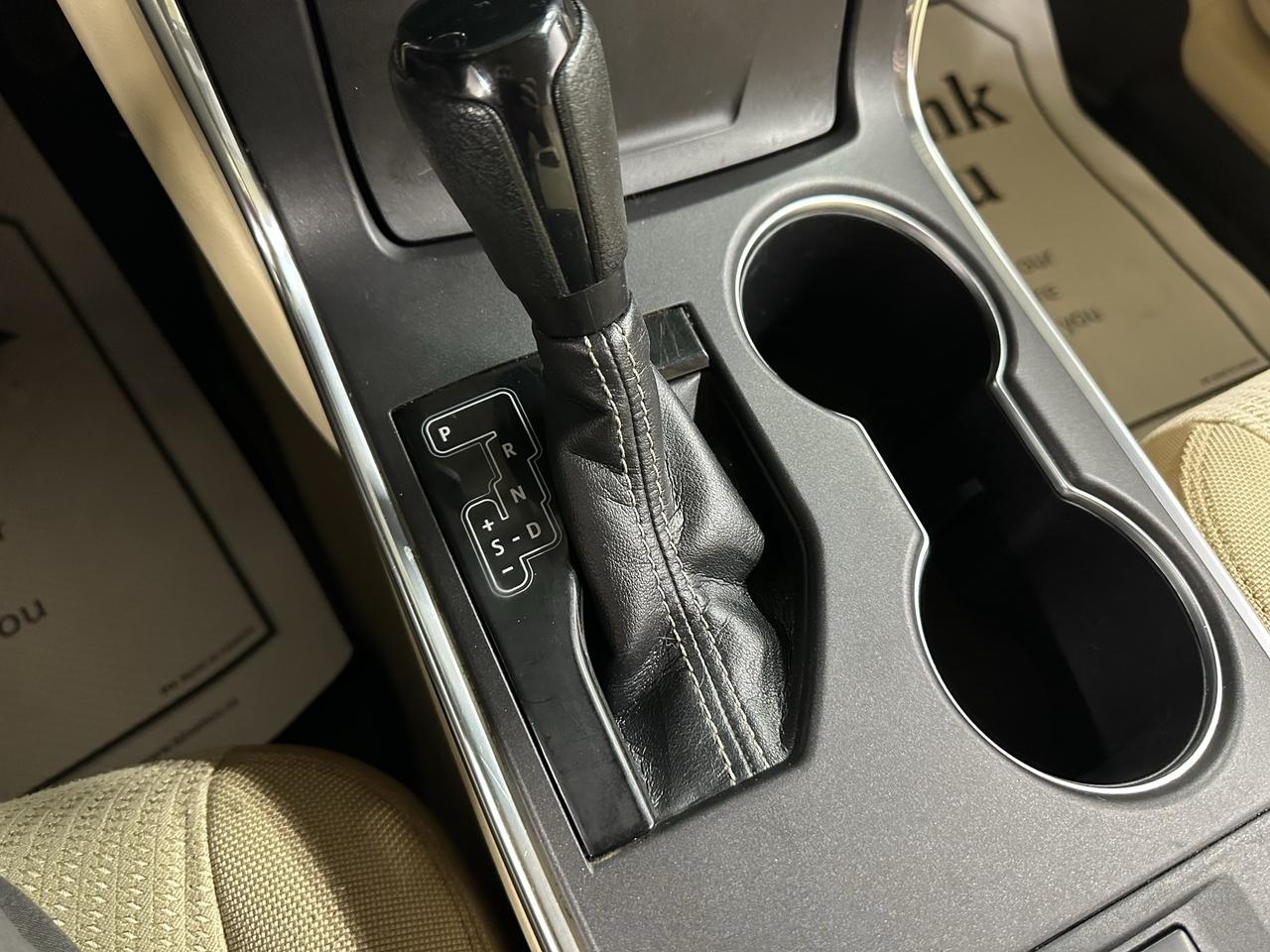 2016 Toyota Camry LE Photo34