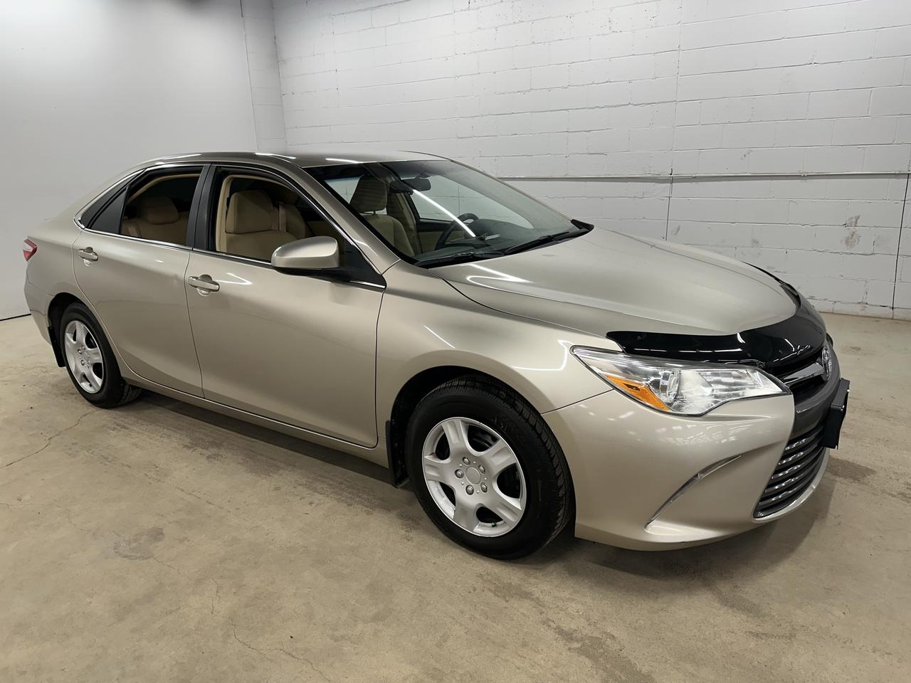2016 Toyota Camry LE | LOW KMS | BACK-UP CAMERA | BLUETOOTH