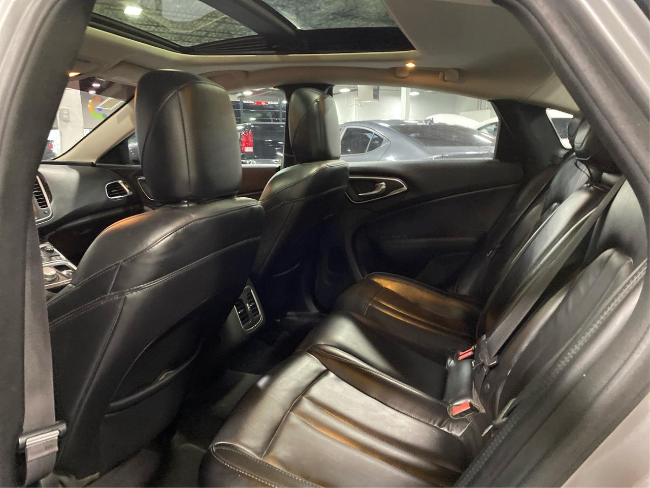 2015 Chrysler 200 C Photo