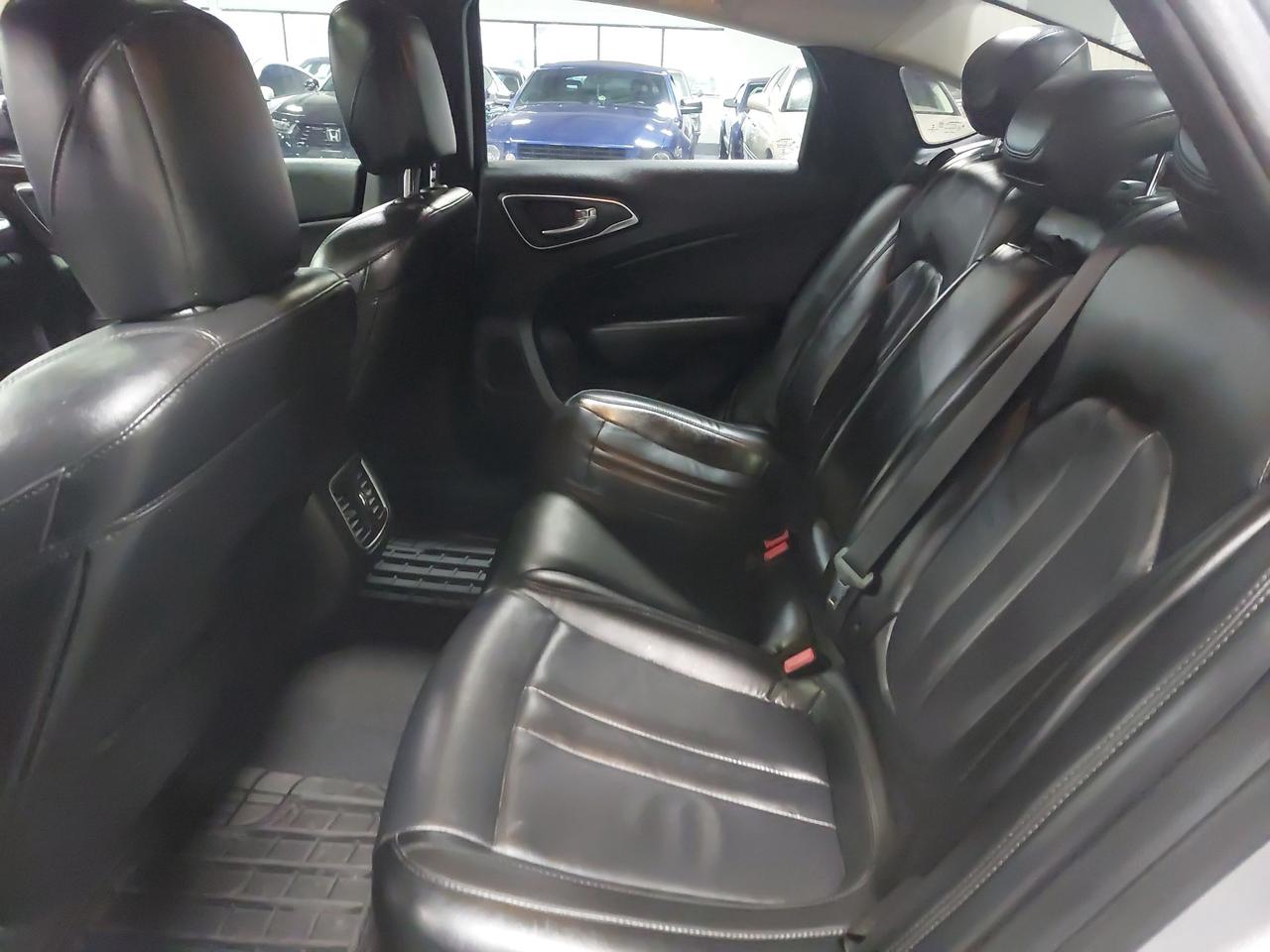 2015 Chrysler 200 C Photo