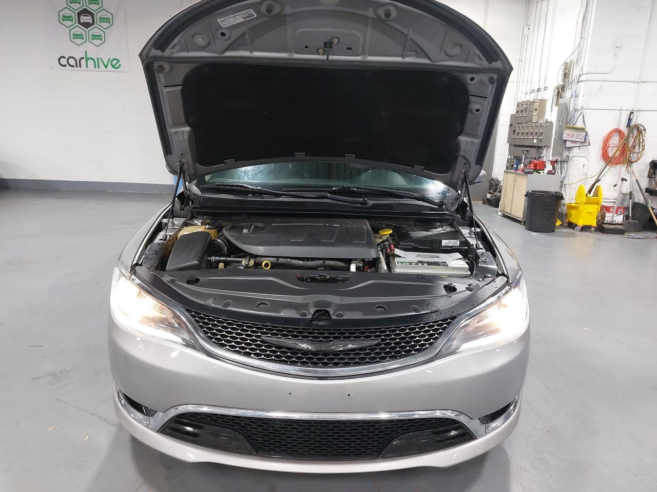 2015 Chrysler 200 C Photo