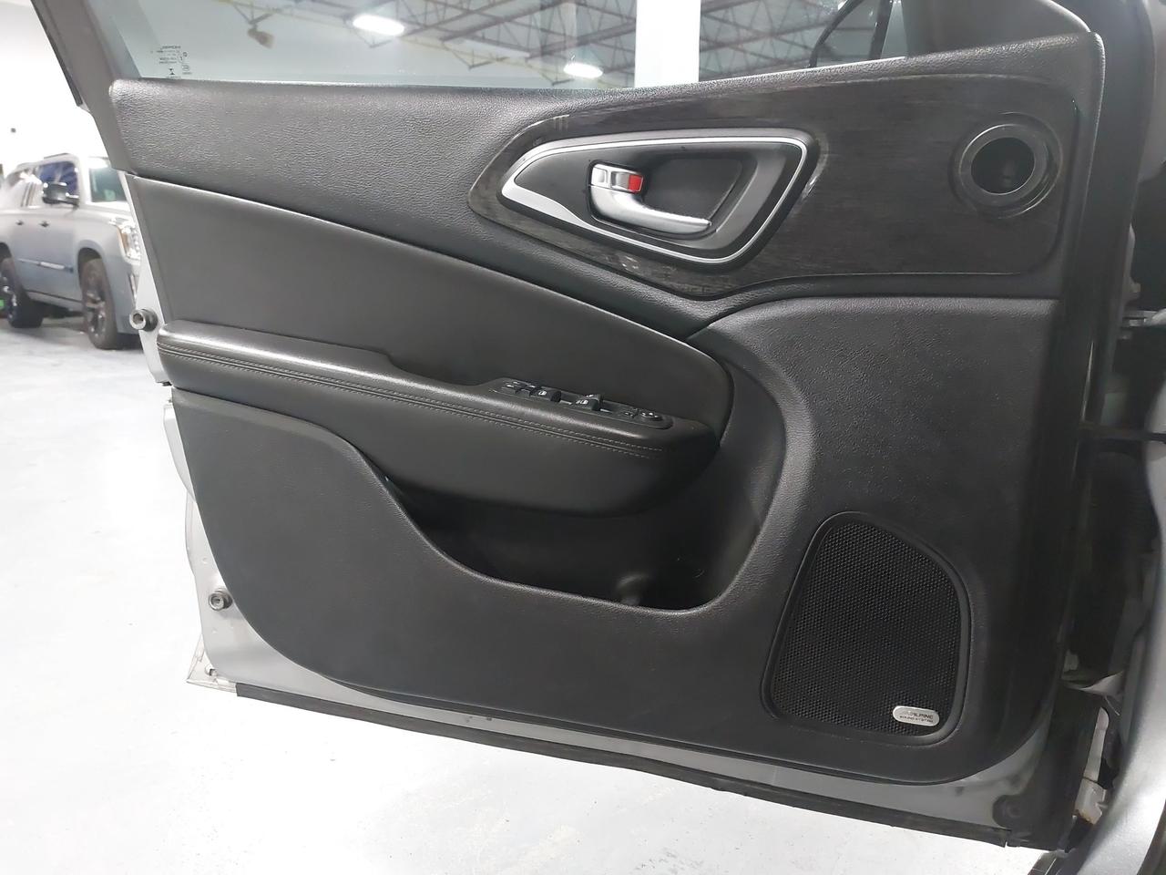 2015 Chrysler 200 C Photo