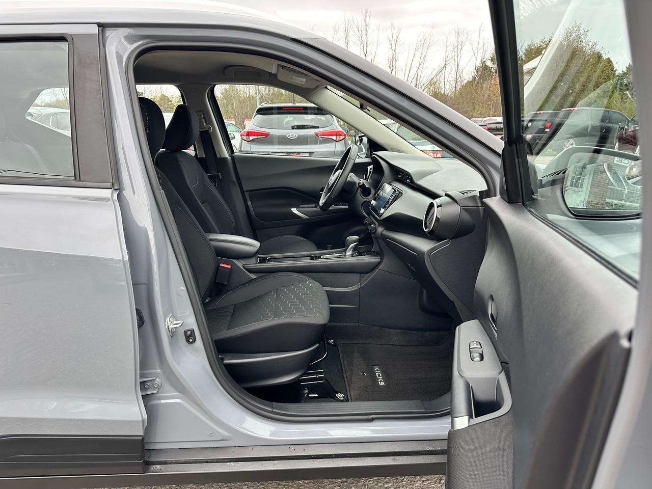 2024 Nissan Kicks SV FWD Heated Cloth XM Heated Steering RemoteStart - Photo #22