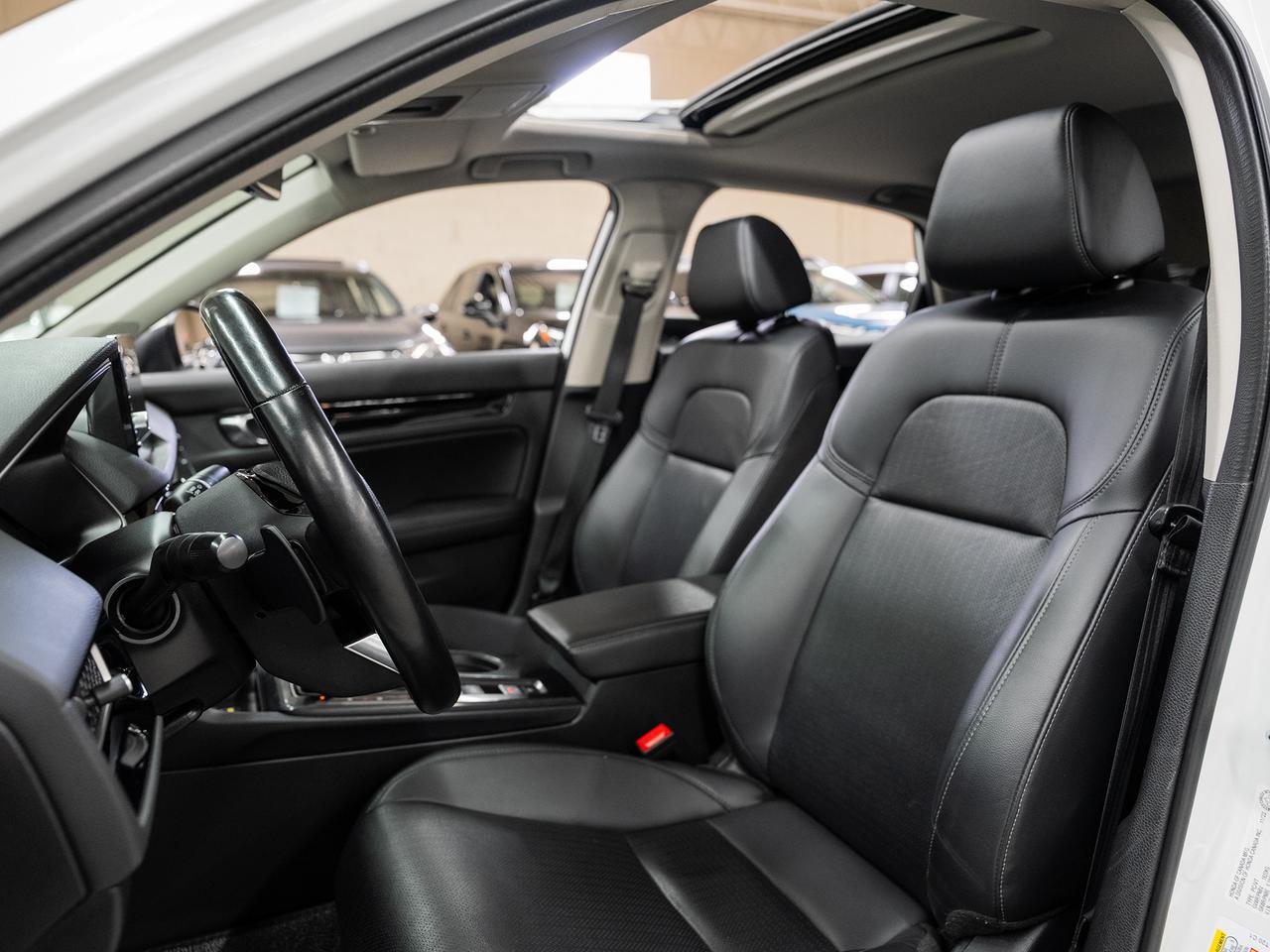 2023 Honda Civic TOURING | Nav | Leather | Sunroof | BSM | CarPlay