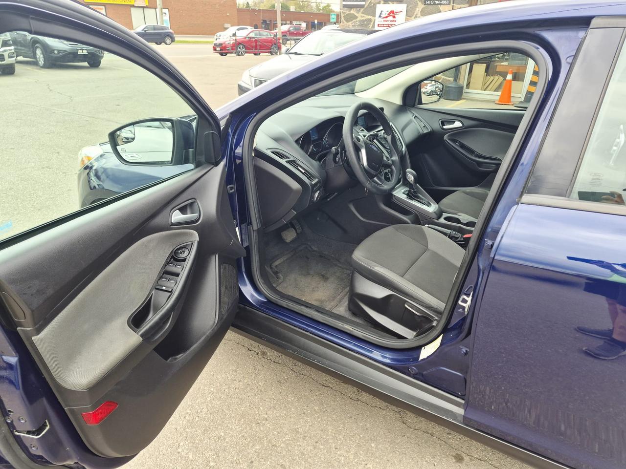 2012 Ford Focus AUTO 5DR HATCHBACK LOW KM !! SAFETY CERTIFIED!! Photo