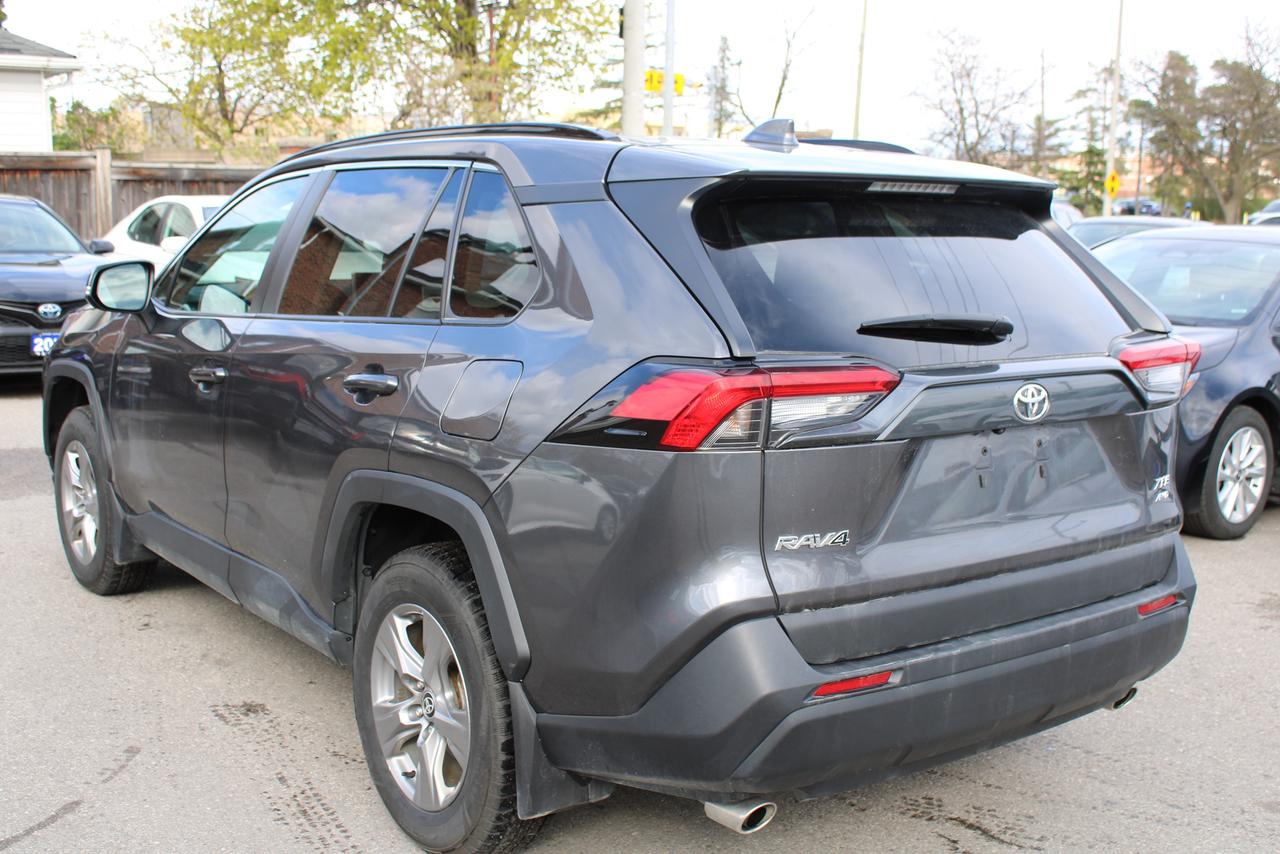 2024 Toyota RAV4 XLE Photo4