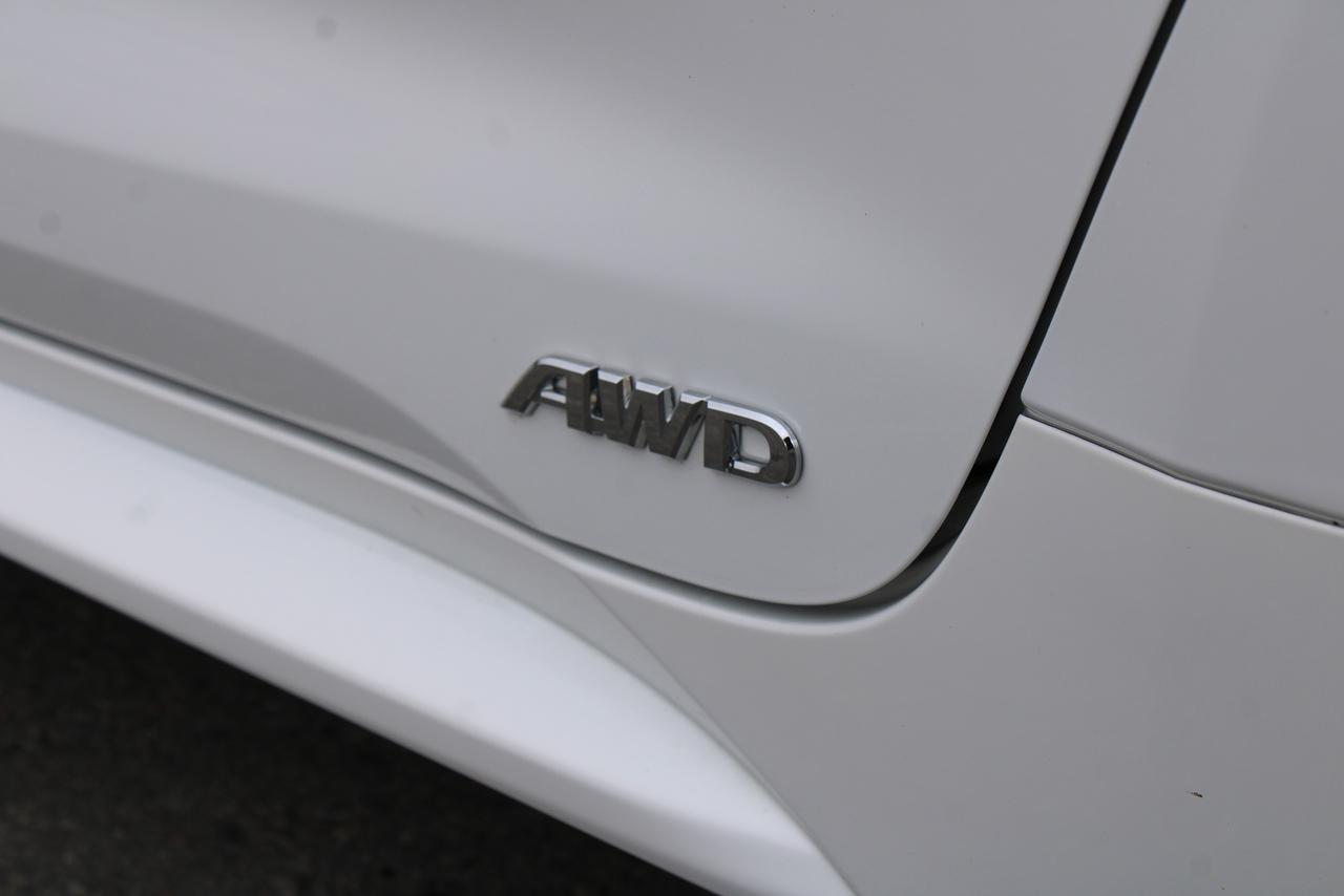 2025 Toyota Corolla Hybrid LE Photo