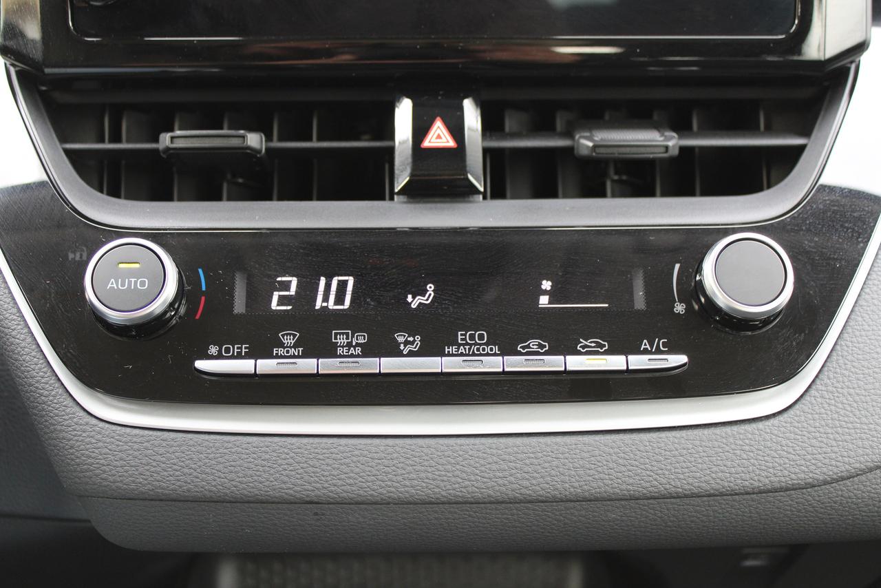 2025 Toyota Corolla Hybrid LE Photo
