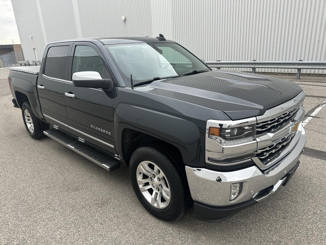 2018 Chevrolet Silverado 1500 4WD Crew Cab LTZ FullY Apointed Photo3