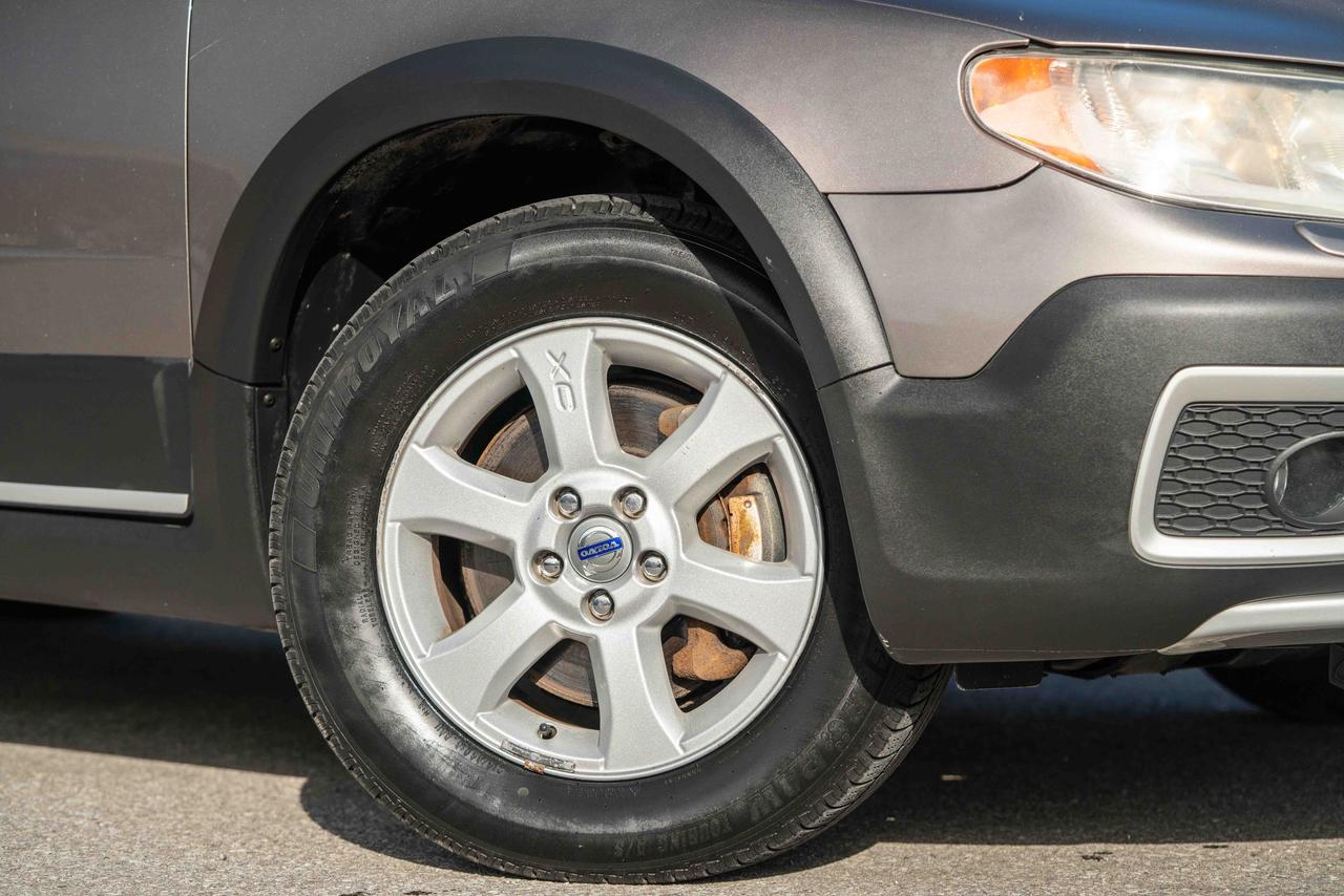 2010 Volvo XC70 3.2L AWD WAGON Photo
