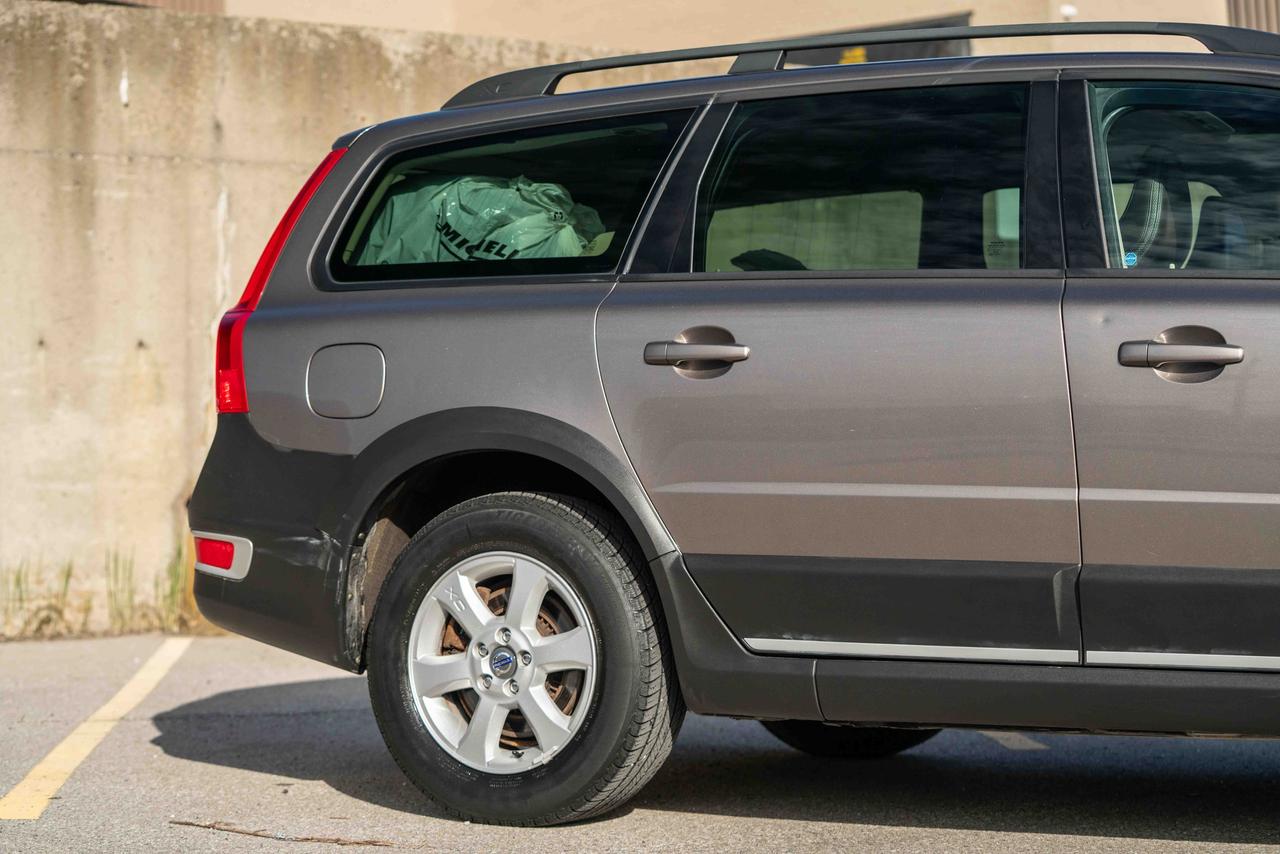 2010 Volvo XC70 3.2L AWD WAGON Photo