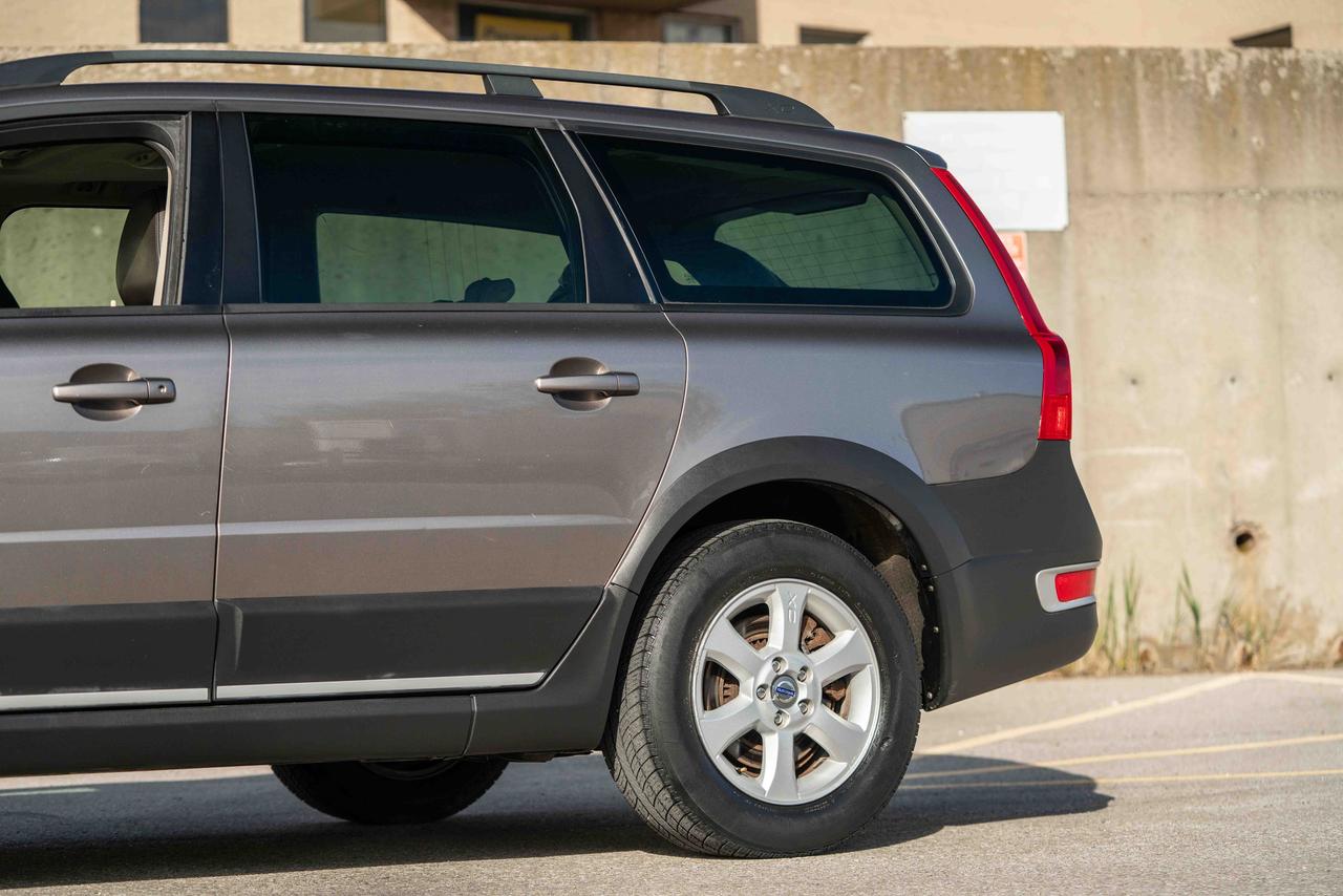 2010 Volvo XC70 3.2L AWD WAGON Photo