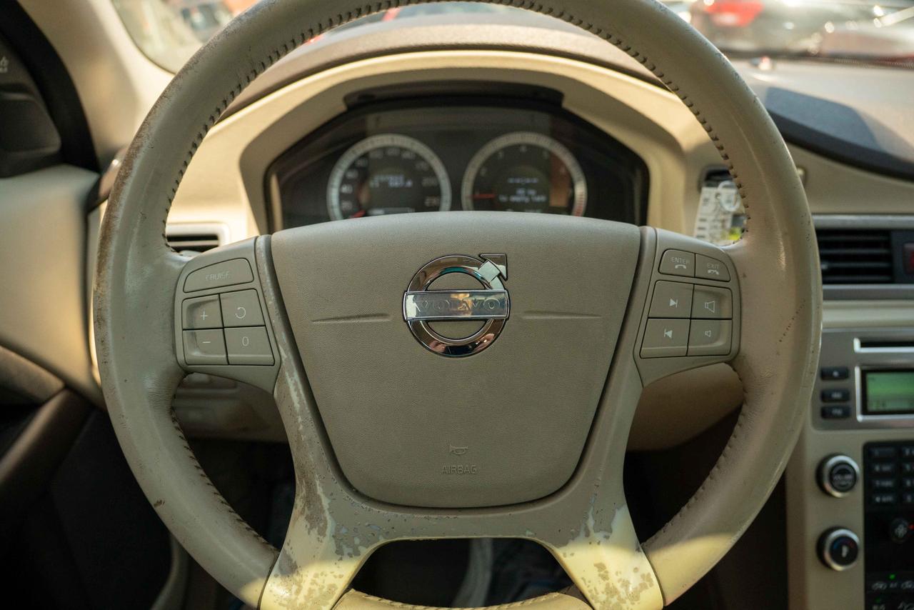2010 Volvo XC70 3.2L AWD WAGON Photo