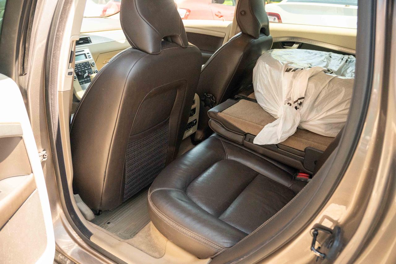 2010 Volvo XC70 3.2L AWD WAGON Photo
