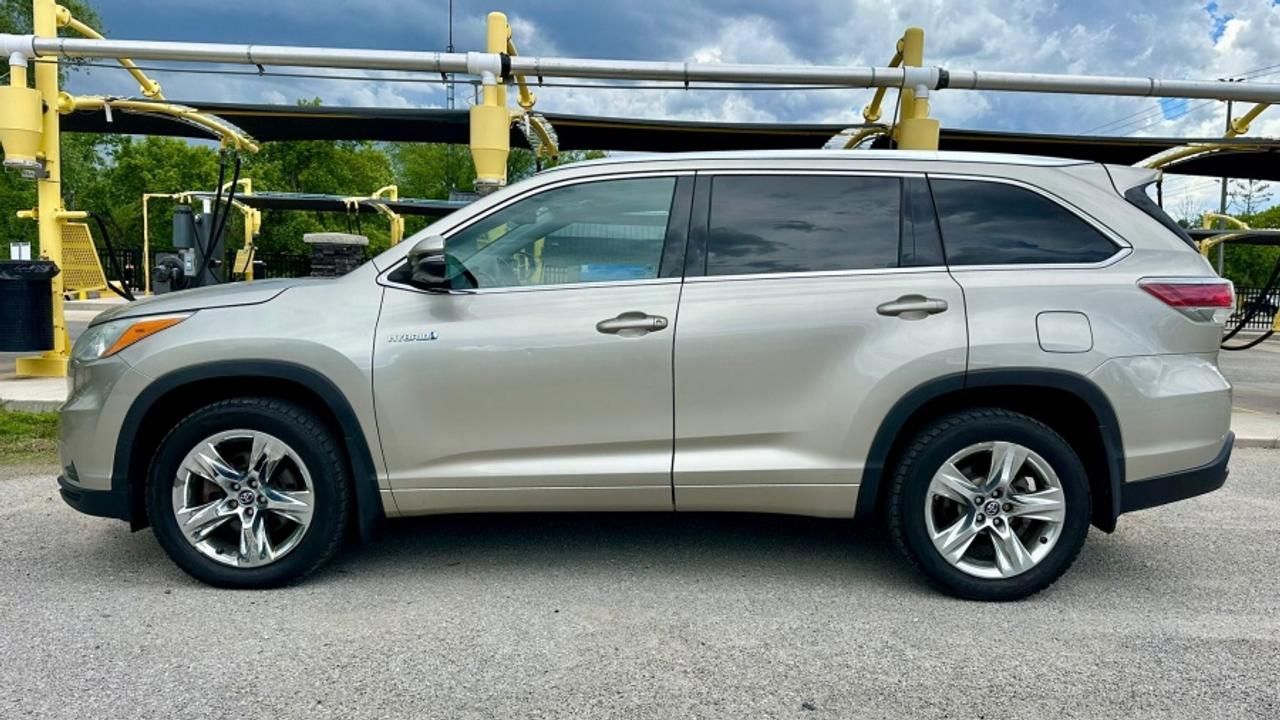 2016 Toyota Highlander HYBRID * AWD * MUST SEE " Photo