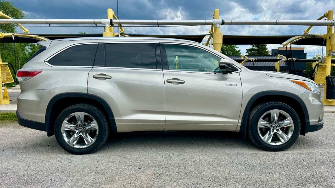 2016 Toyota Highlander HYBRID * AWD * MUST SEE " Photo