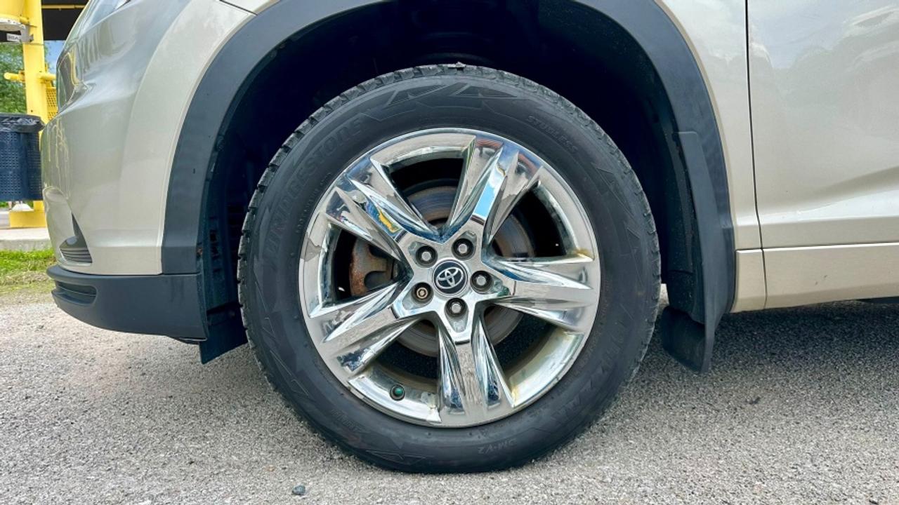 2016 Toyota Highlander HYBRID * AWD * MUST SEE " Photo