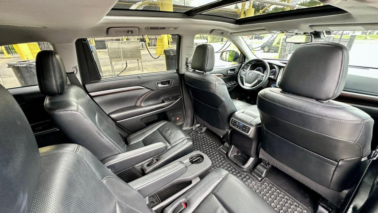 2016 Toyota Highlander HYBRID * AWD * MUST SEE " Photo