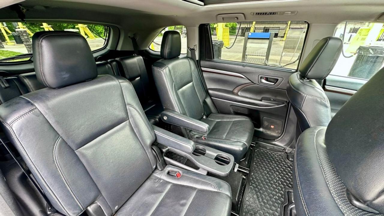 2016 Toyota Highlander HYBRID * AWD * MUST SEE " Photo