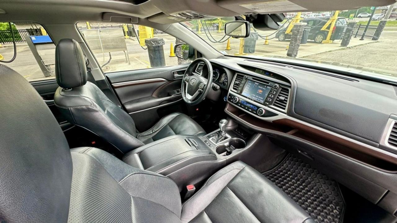 2016 Toyota Highlander HYBRID * AWD * MUST SEE " Photo