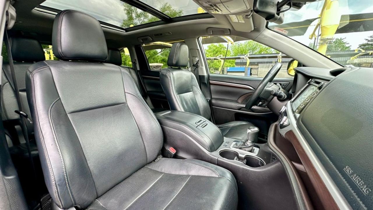 2016 Toyota Highlander HYBRID * AWD * MUST SEE " Photo