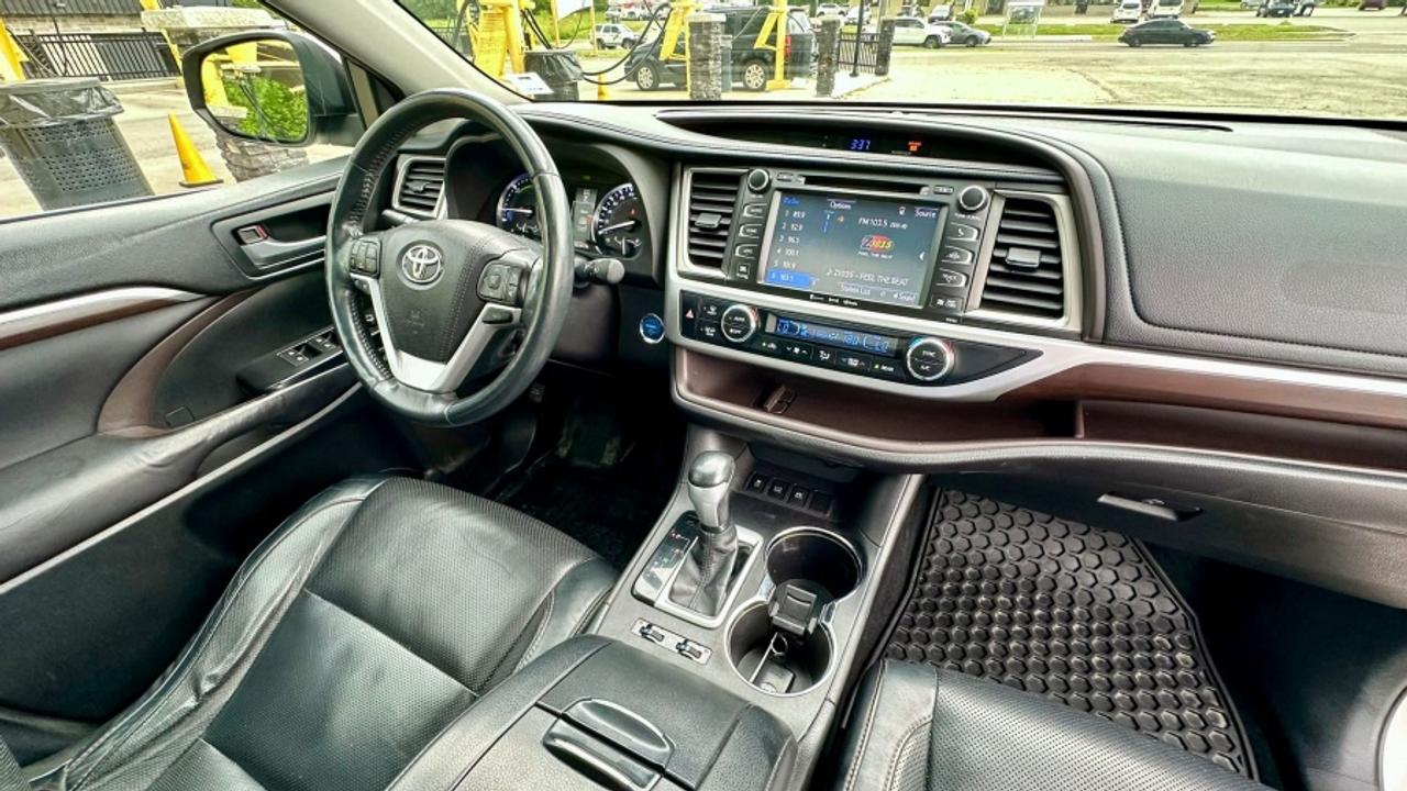 2016 Toyota Highlander HYBRID * AWD * MUST SEE " Photo
