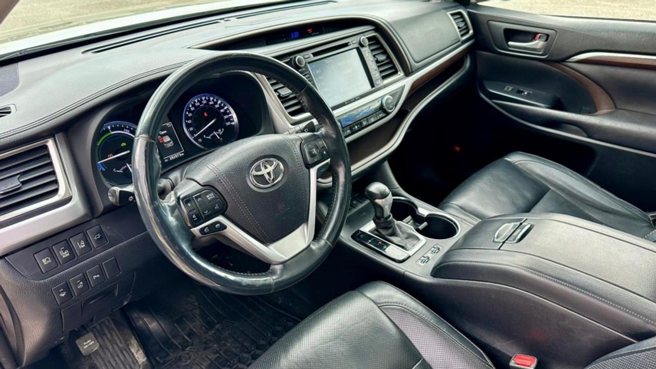 2016 Toyota Highlander HYBRID * AWD * MUST SEE " Photo