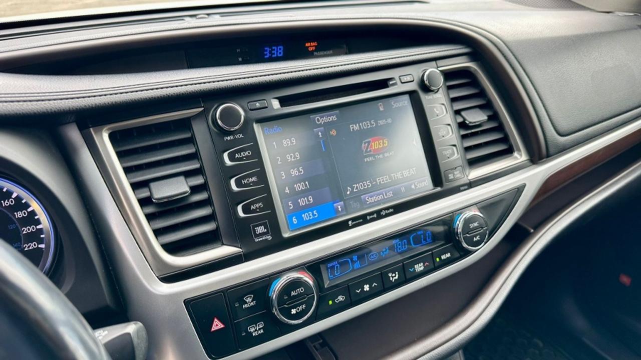 2016 Toyota Highlander HYBRID * AWD * MUST SEE " Photo