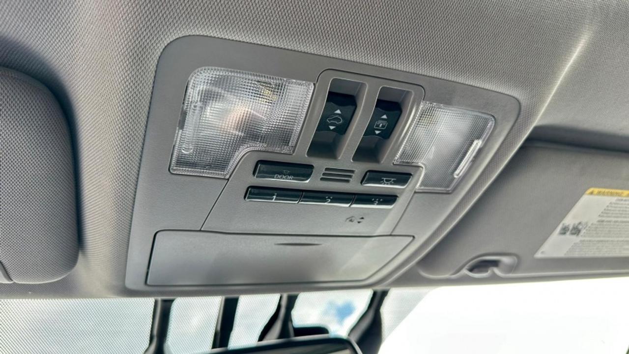 2016 Toyota Highlander HYBRID * AWD * MUST SEE " Photo