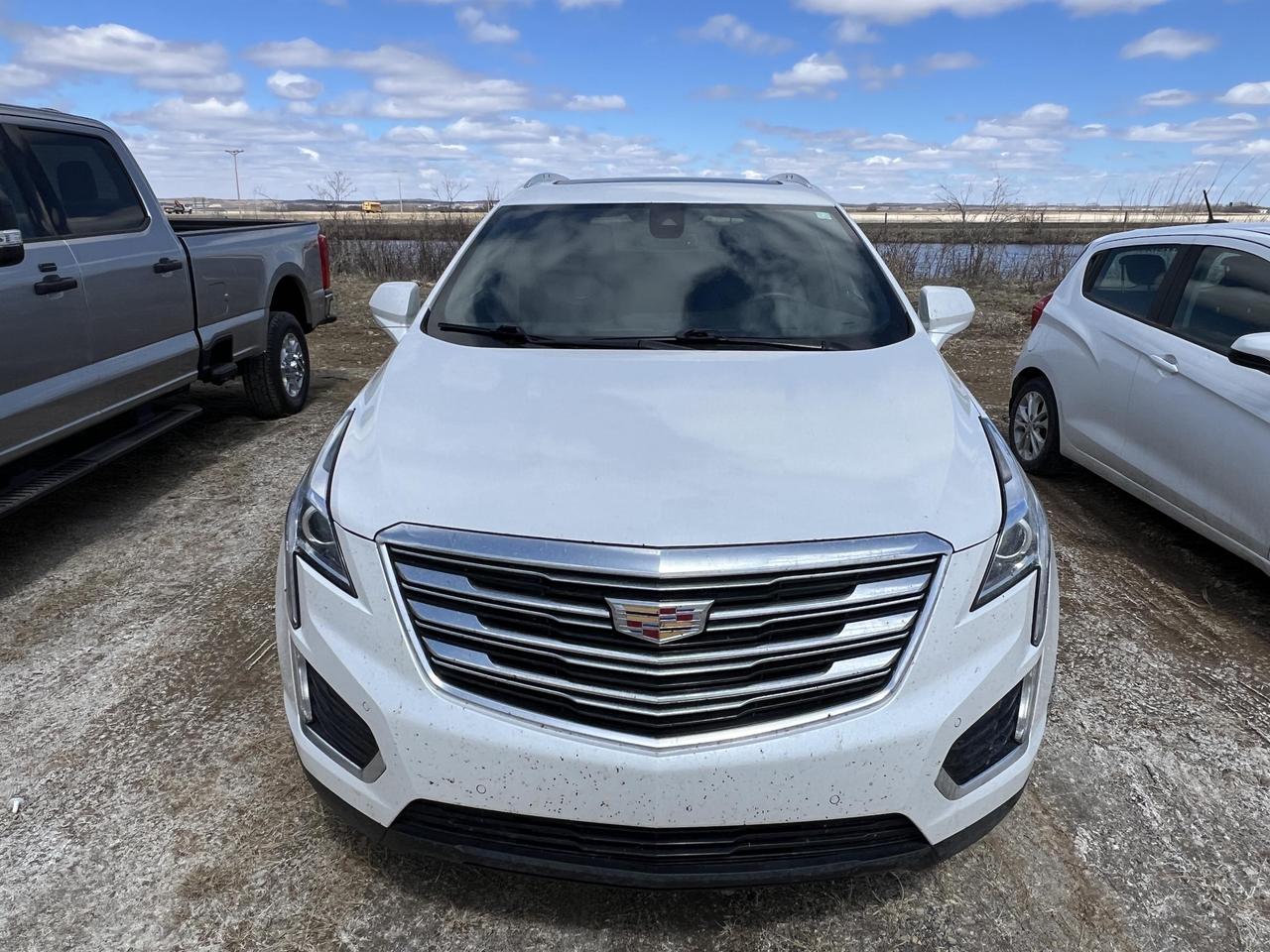 2018 Cadillac XT5 Luxury AWD Photo2
