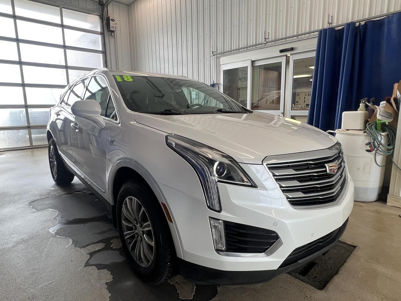 2018 Cadillac XT5 Luxury AWD Photo2