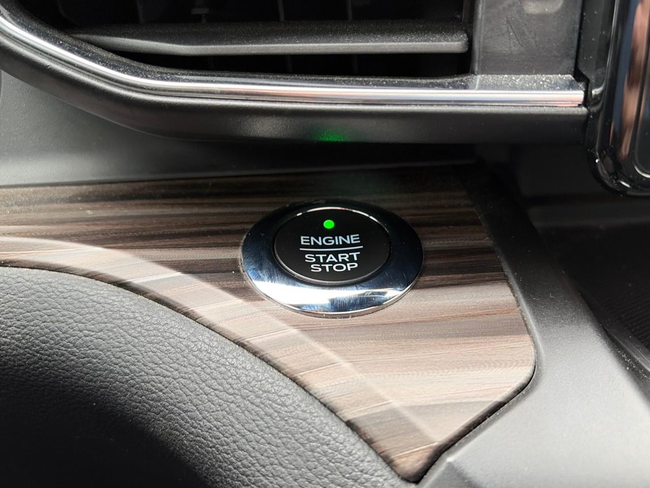 2020 Ford Explorer Limited 4WD Photo