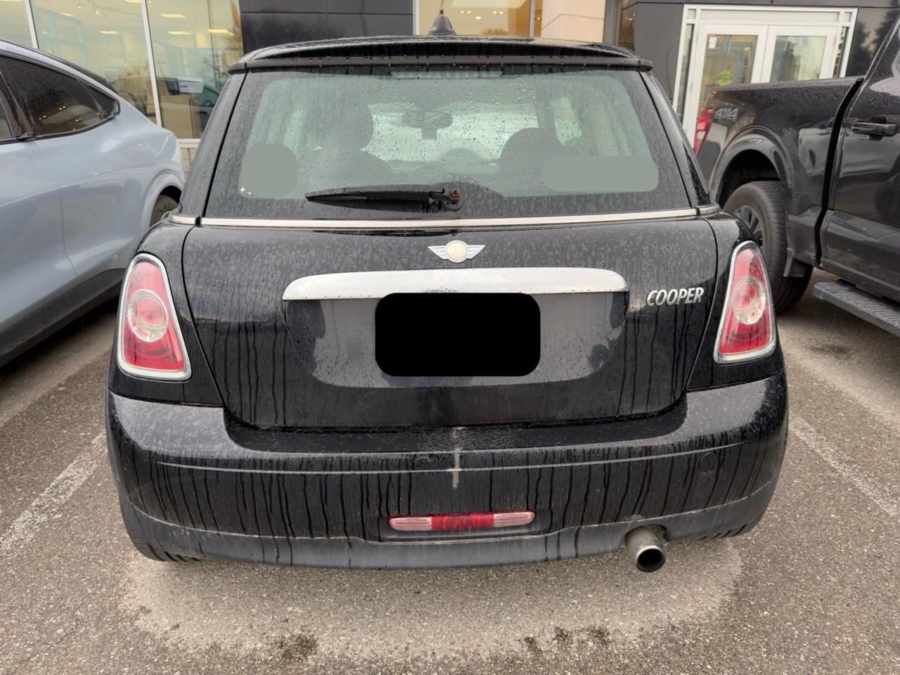 2013 MINI Cooper Cooper MIDNIGHT BLACK | CARBON BLACK CHECKERED CLOTH SEAT TRIM | 6-SPEED MANUAL | BAKER STREET EDITION | BLACK TOP & MIRROR CAPS | 16 X 6.5 BLACK 6-STAR TWIN-SPOKE ALLOY WHLS Photo4