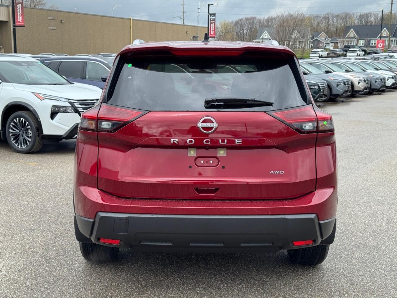 2026 Nissan Rogue AWD SV Moonroof Photo3