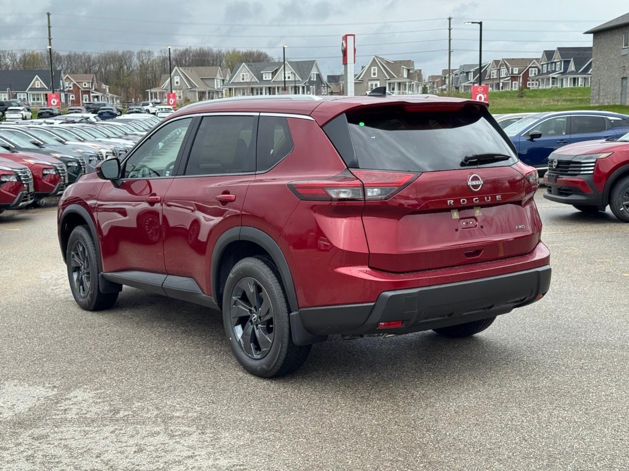 2026 Nissan Rogue AWD SV Moonroof Photo4