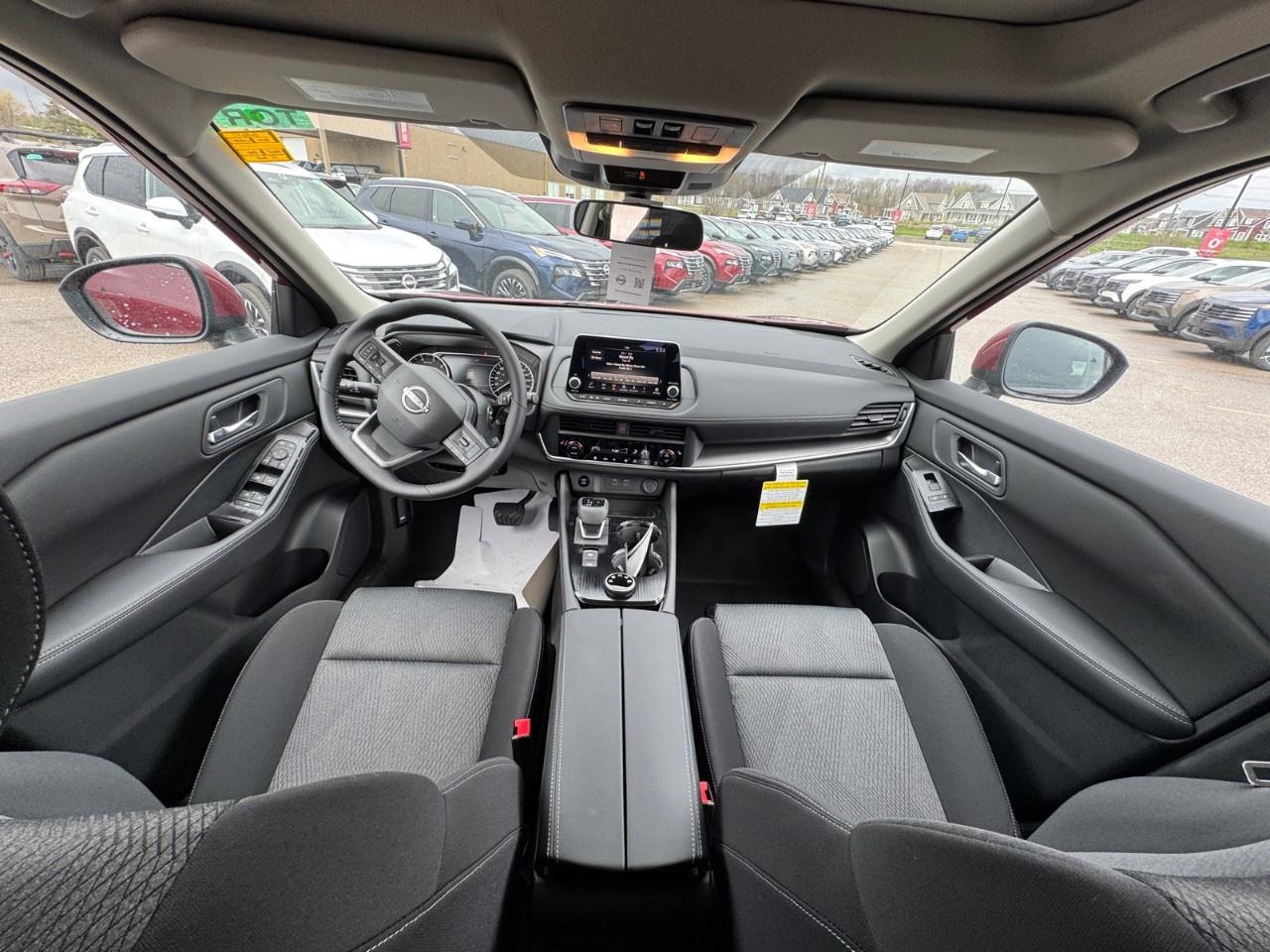 2026 Nissan Rogue AWD SV Moonroof Photo