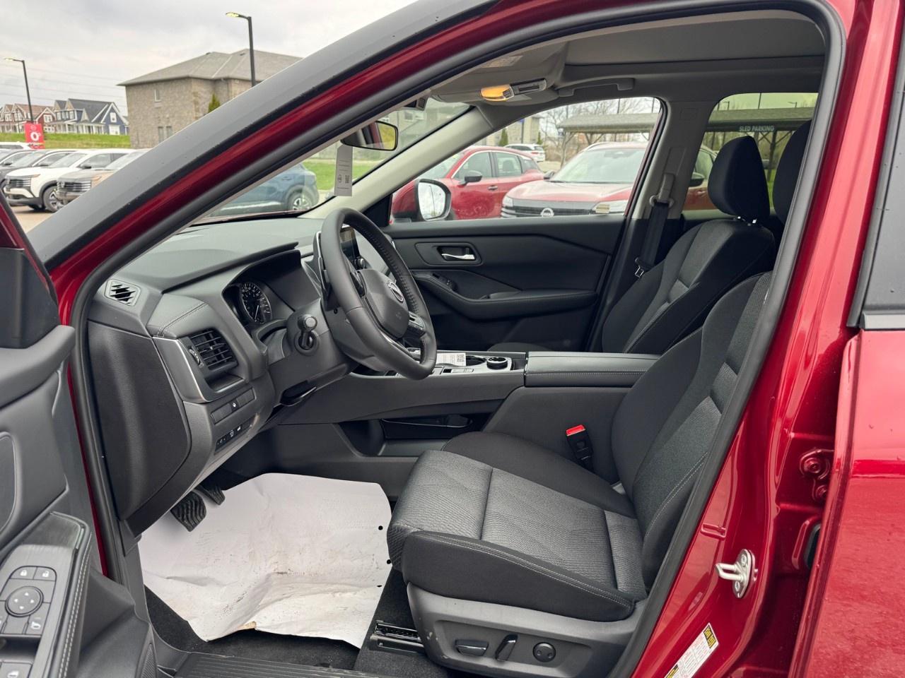 2026 Nissan Rogue AWD SV Moonroof Photo