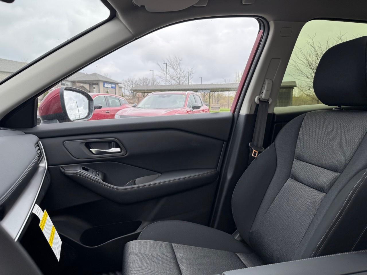 2026 Nissan Rogue AWD SV Moonroof Photo