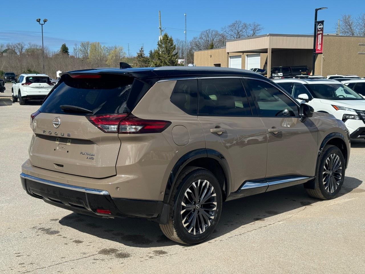 2024 Nissan Rogue AWD Platinum Photo2