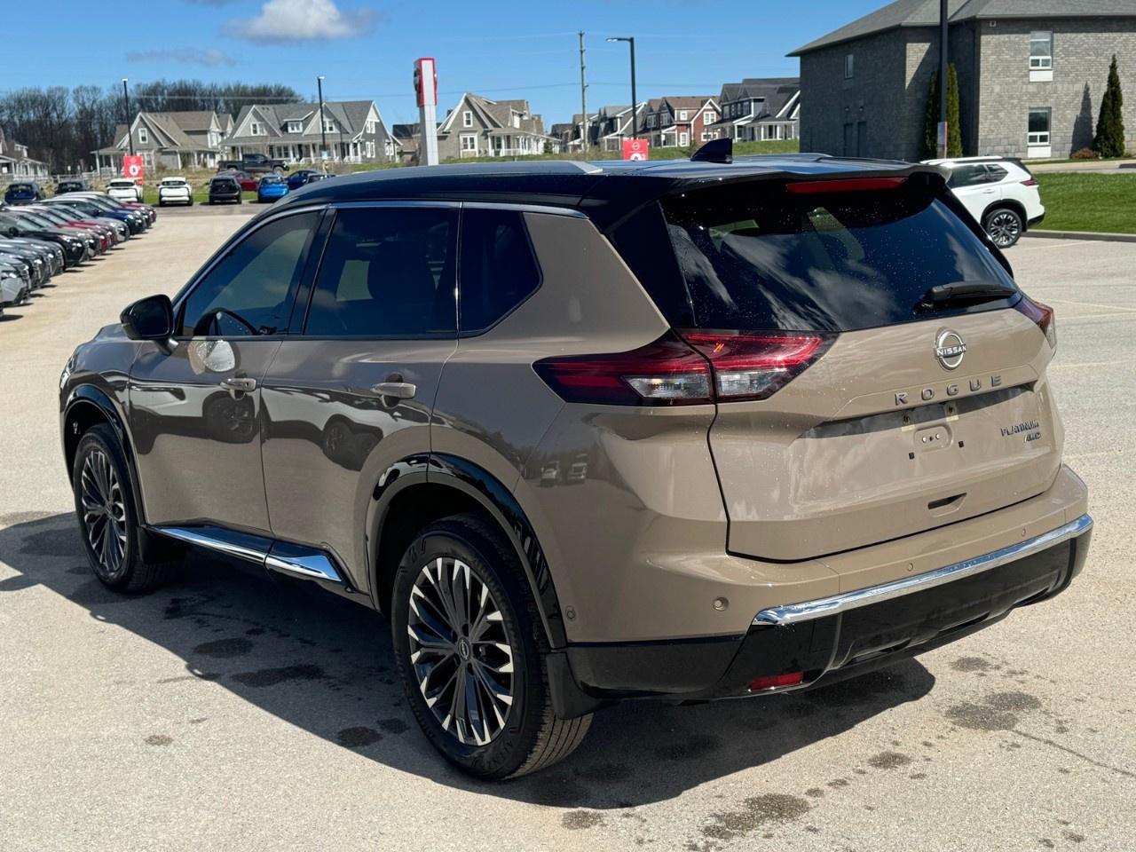 2024 Nissan Rogue AWD Platinum Photo4