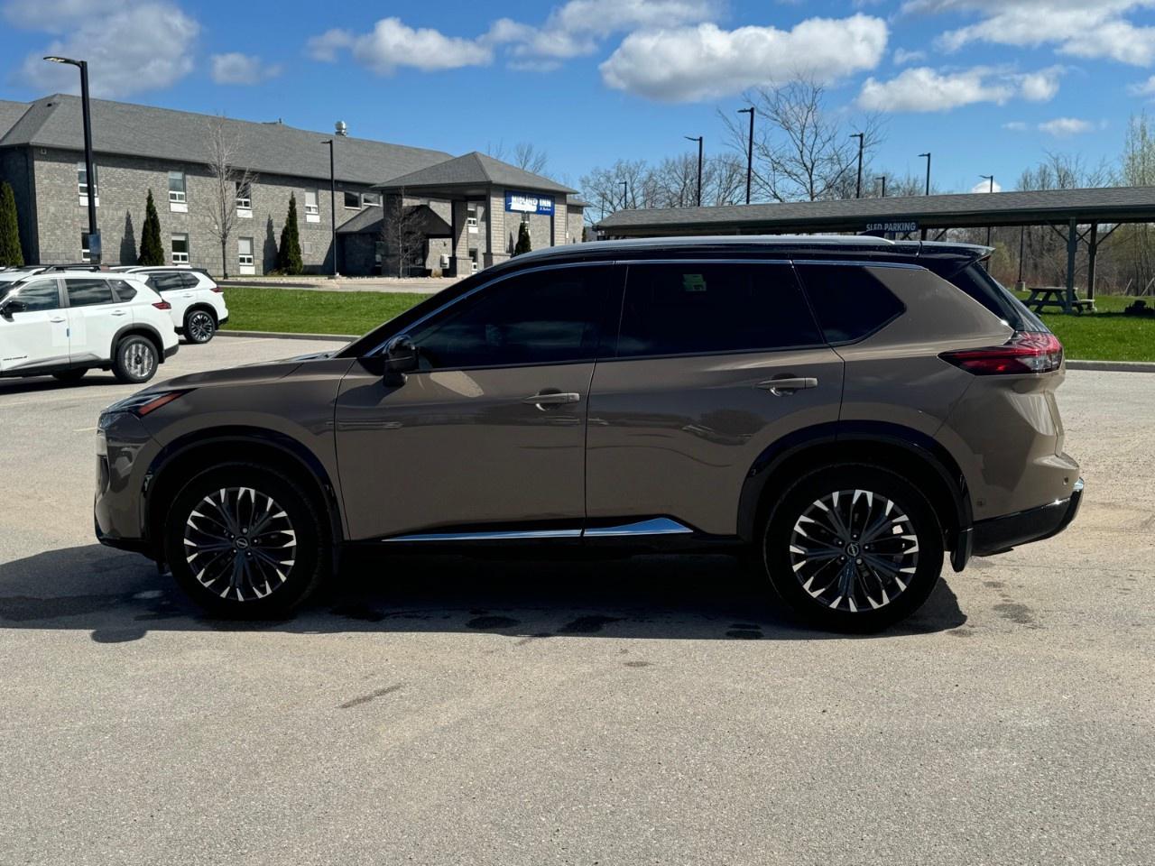 2024 Nissan Rogue AWD Platinum Photo