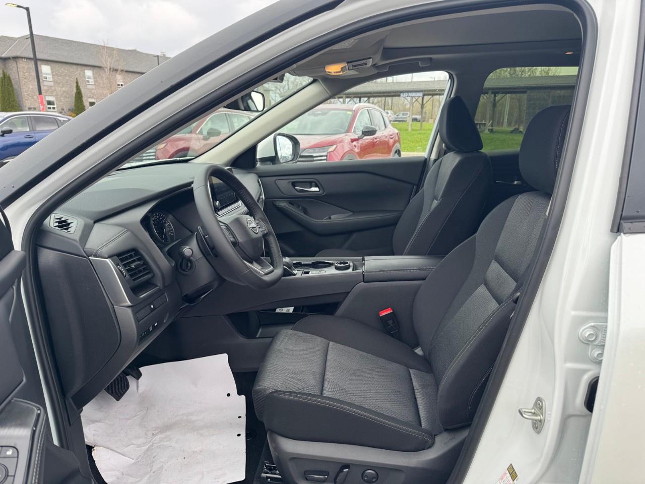2026 Nissan Rogue AWD SV Moonroof Photo
