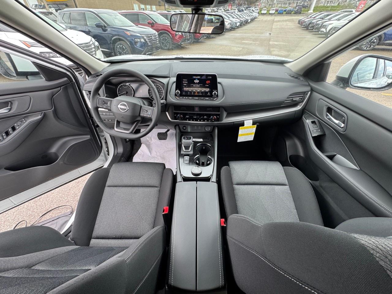 2026 Nissan Rogue AWD SV Moonroof Photo