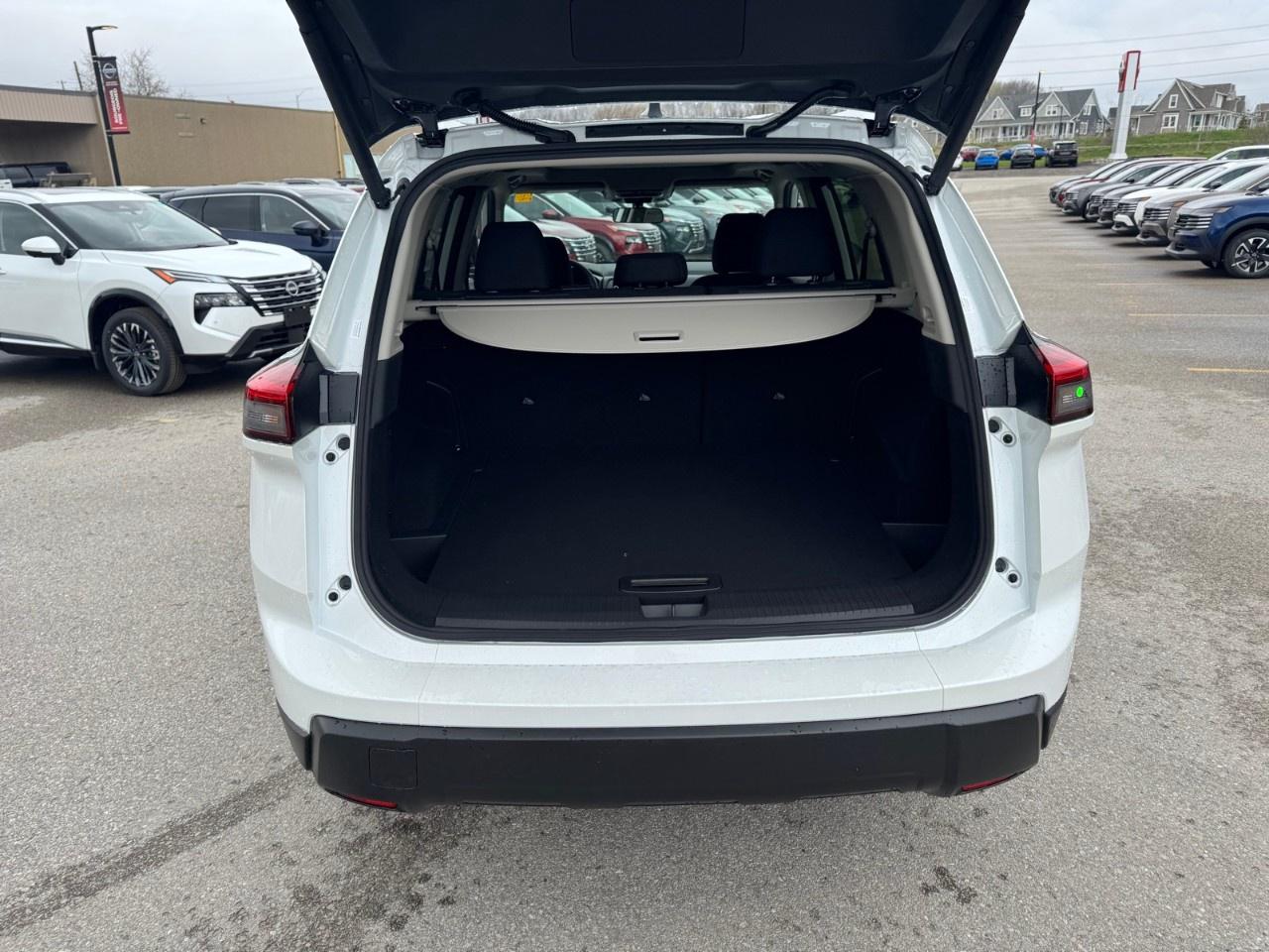 2026 Nissan Rogue AWD SV Moonroof Photo