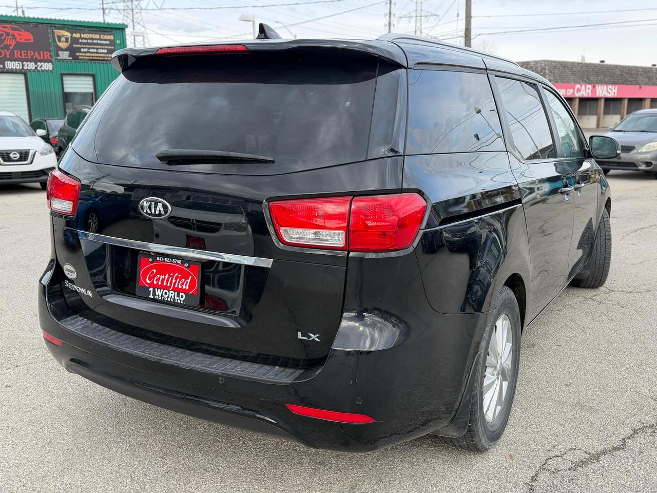 2017 Kia Sedona LX Photo