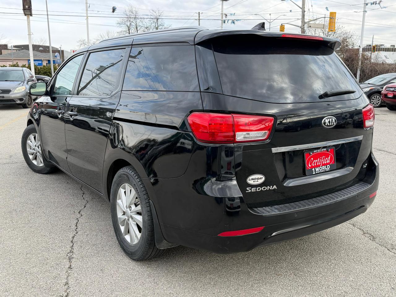 2017 Kia Sedona LX Photo
