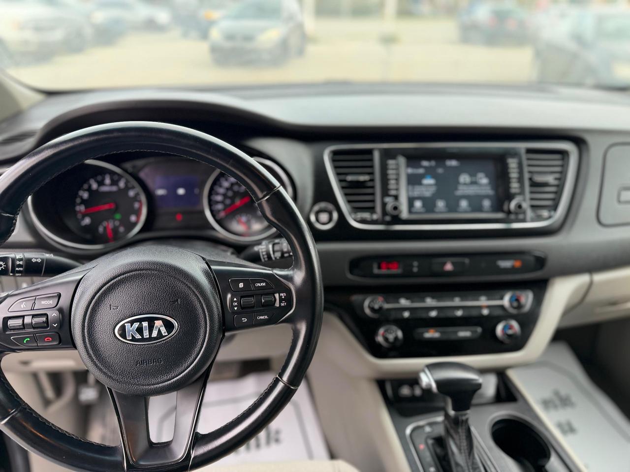 2017 Kia Sedona LX Photo