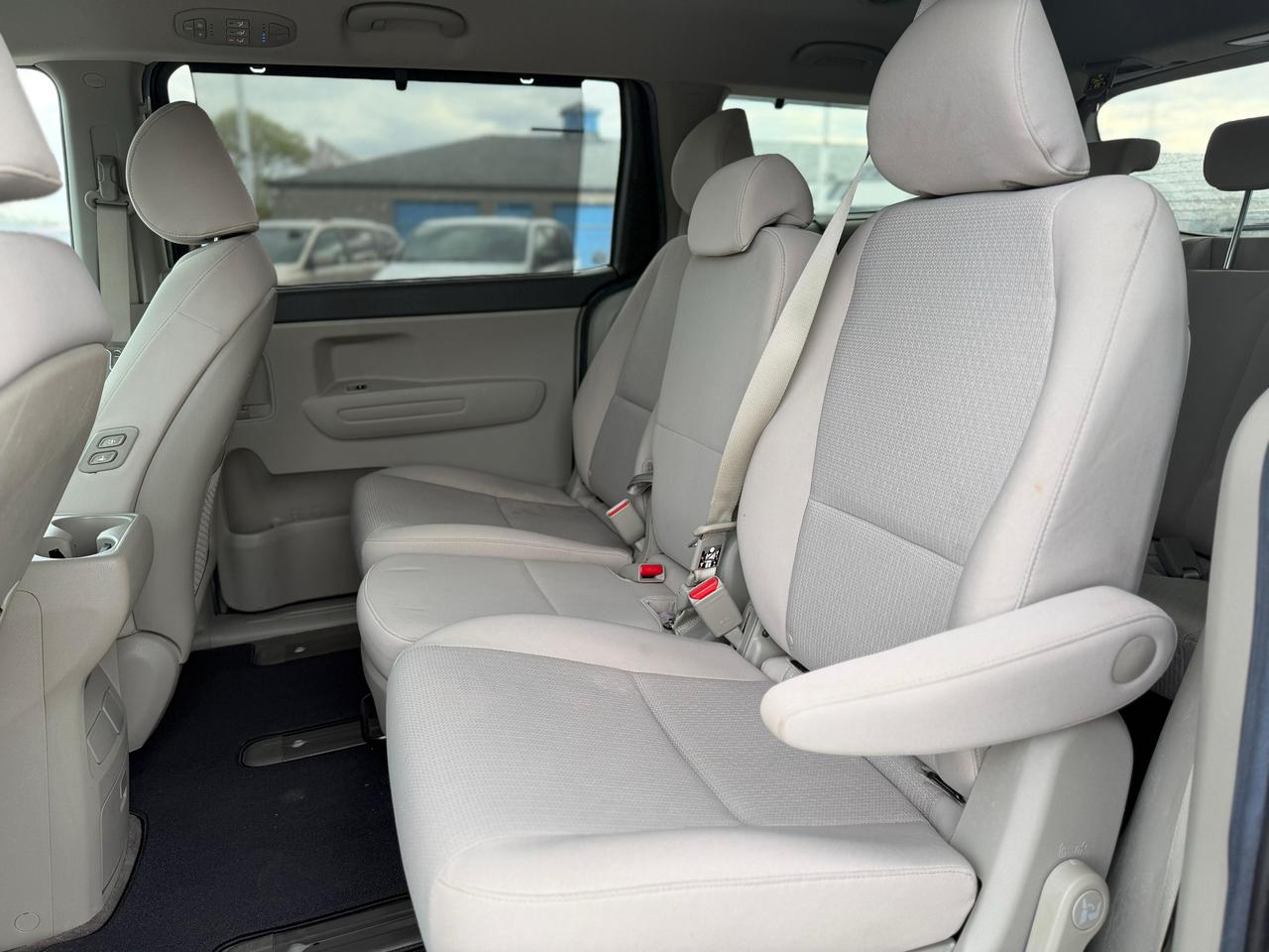 2017 Kia Sedona LX Photo